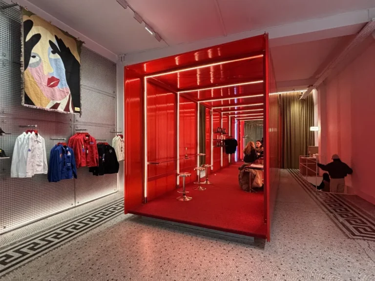 Encré hybrid store indoor