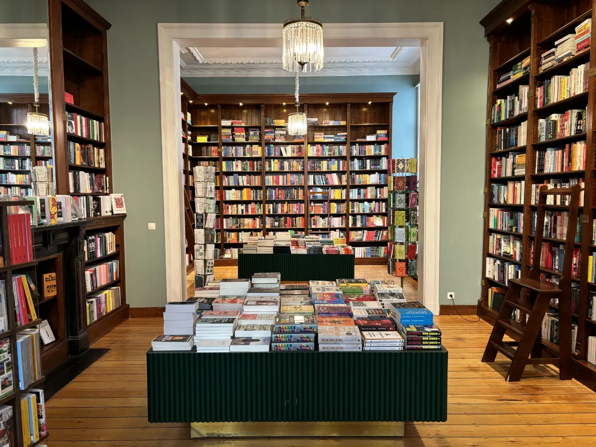 Books & wine anyone?
